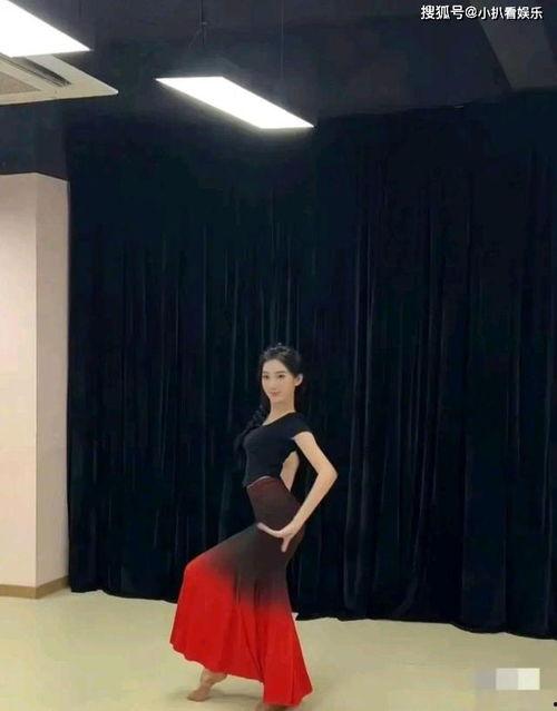 成都模特艺晨吃瓜,揭秘娱乐圈幕后故事